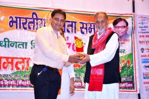 Ajay Shastri received SAMTA AWARD 2016 as a Senior Journalist in Delhi