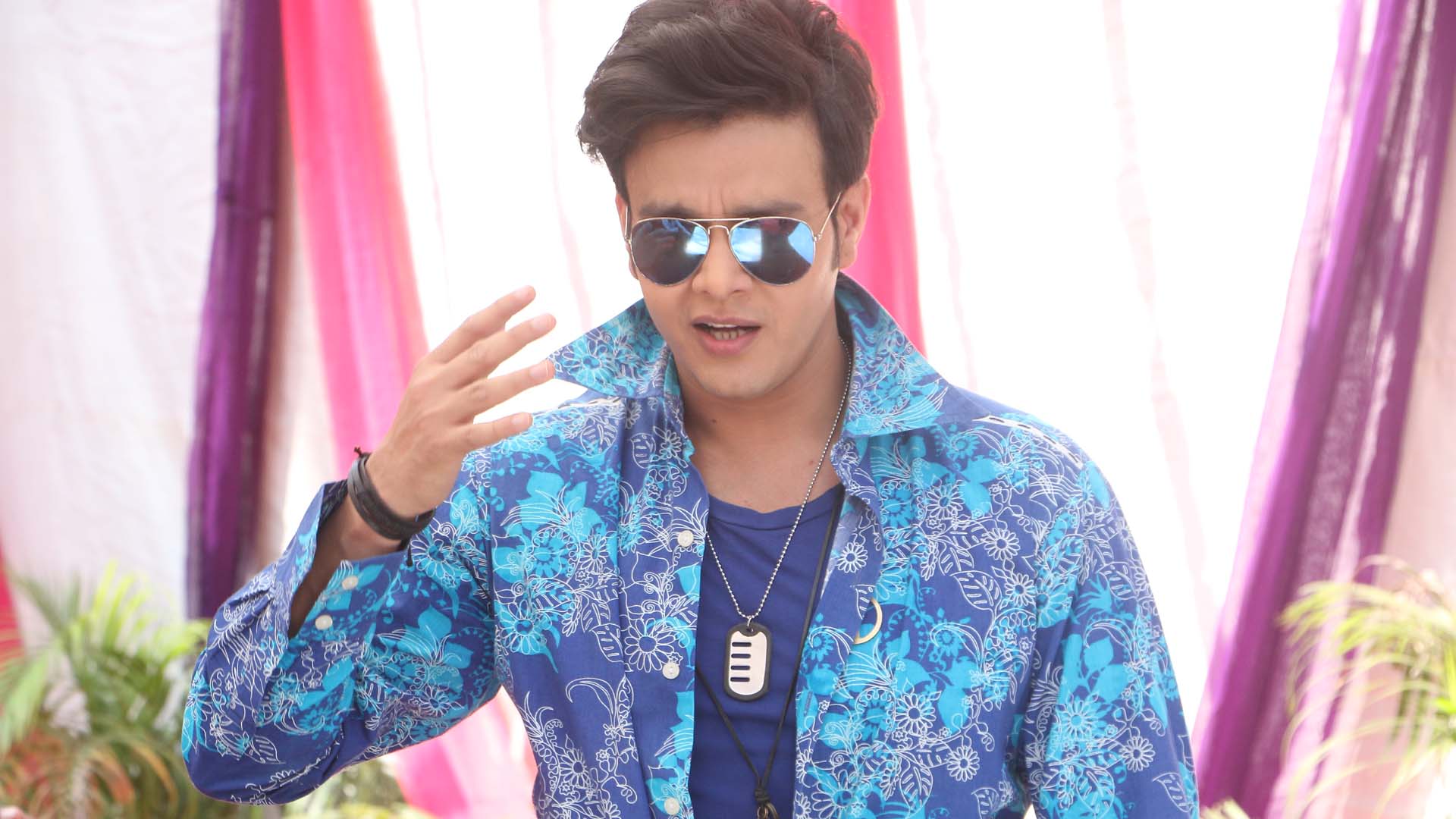 Anirudh Dave in Y.A.R.O Ka Tashan, Option 2