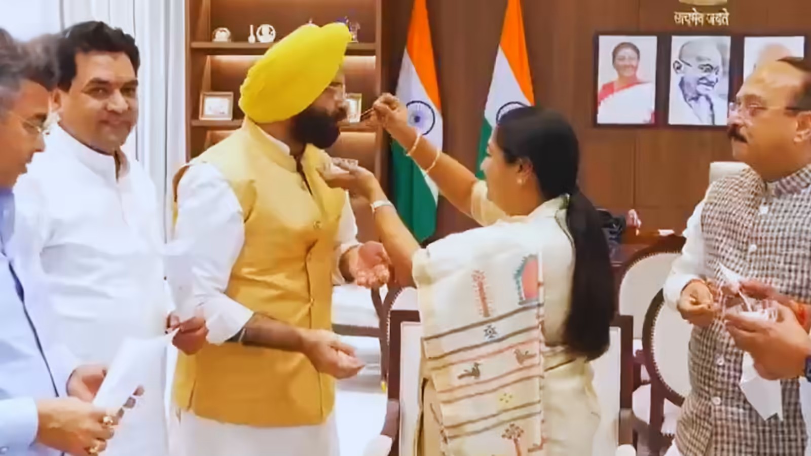 cm-rekha-gupta-with-ministers-eating-rasgulla